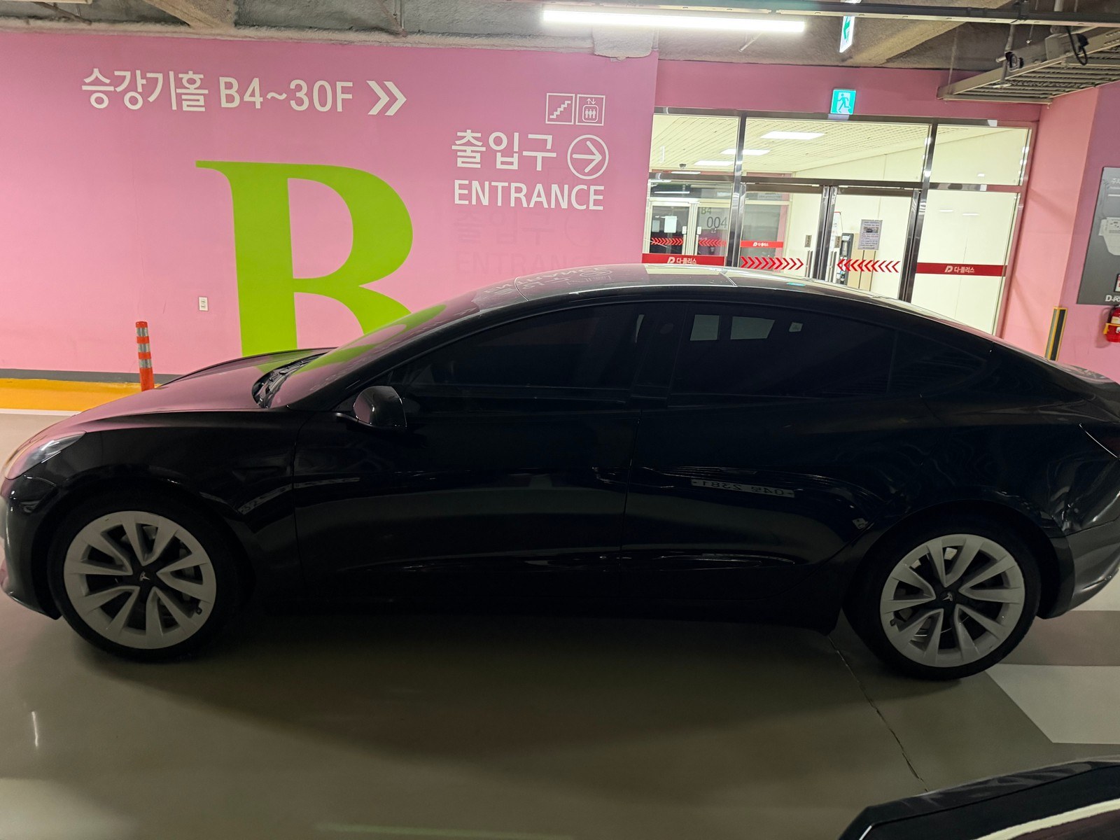 테슬라 모델3 측면